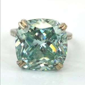 6.30 karats blue Diamond ring with accents in Cushion cut solitaire